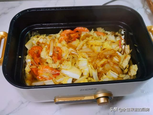 别总用五花肉焖白菜了，换这食材，咸鲜味美，简单又下饭