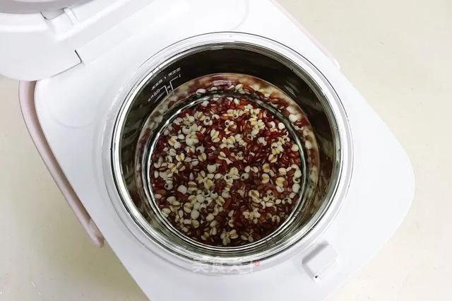 天气凉别再吃冷饮了，试试这道甜品吧！超级好吃又补气血哦