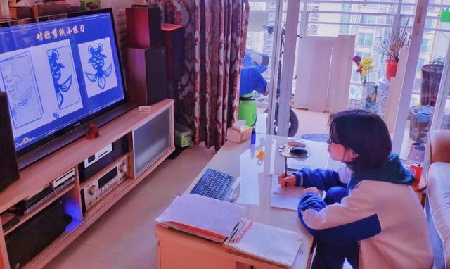 『环球网』“直播网红”老师不易当 智慧校园该如何落地？