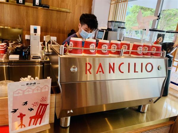 咖啡|上海老字号有多潮？中式点心配咖啡，“小李飞刀”切火腿，还有很多想不到