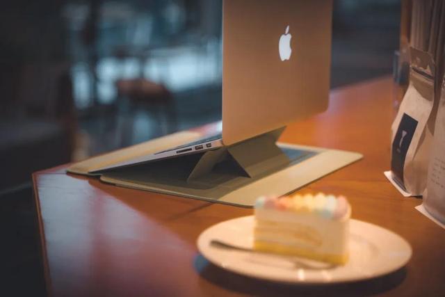 海外众筹346万！这电脑包自带支架超轻便，脊椎舒服炸了