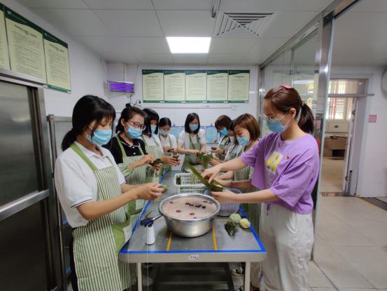 爱心总动员|上街区实验幼儿园：粽情过端午，绳结送祝福