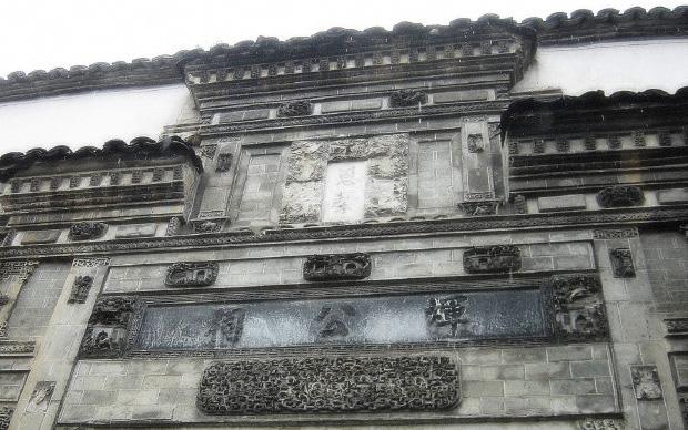 旅行柚子君@春天最适合去哪里玩？安徽这几个古镇美不胜收，特别是下雨天