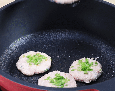 简单几步做好一盘羊肉小饼，快速搞定一餐饭