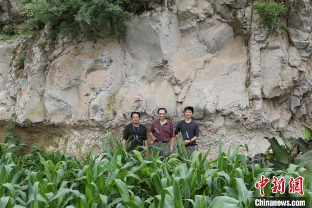 「中国新闻网」中国科学家发现鉴定古老地层火山灰新方法 助力破解地层年代