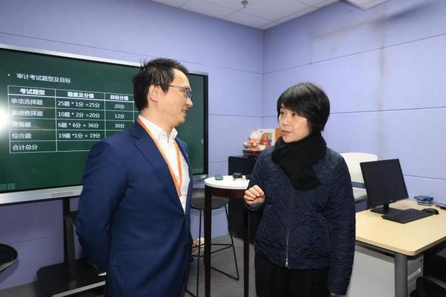 互联网|郭芳走访调研区内企业，鼓励深化科技创新