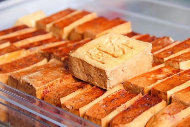 “001”号！好吃又有故事的马桥豆腐干，开出上海首家直营店