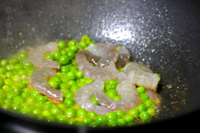 大虾36元一斤，每次买8只炒一炒，鲜嫩爽口，比吃大鱼大肉还香