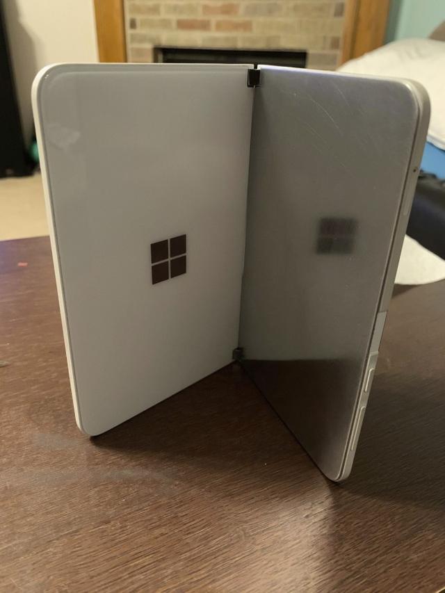 有人将一台Surface Duo变成了全金属的Android怪兽