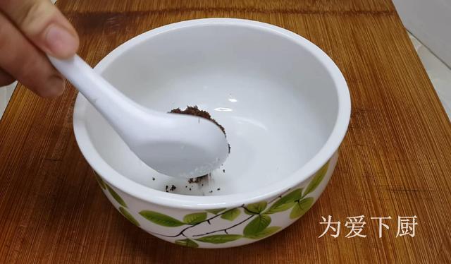 在家面粉别炸油条了，开水一烫，比蛋糕烧饼还香，真的非常美味