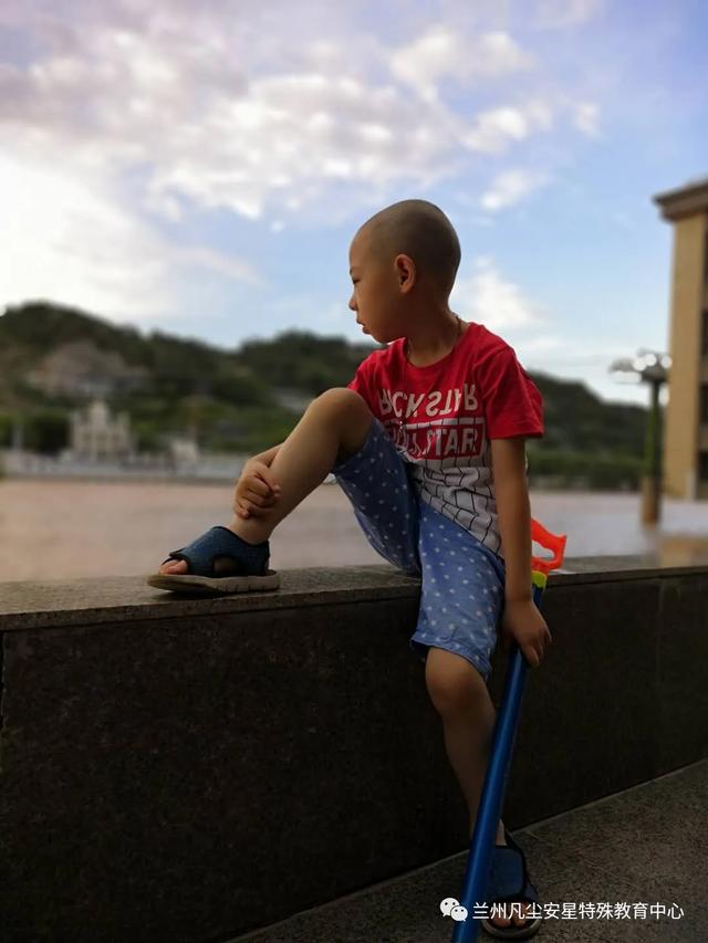 你的育儿经：蓝色行动丨凡尘安星家长：十年后我希望