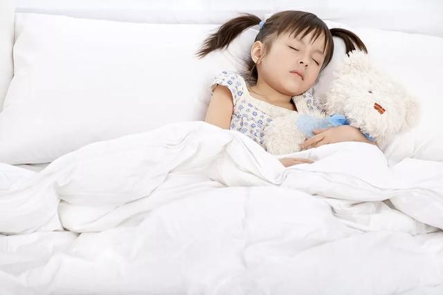 【超级宝妈】各地都在为开学做准备,但孩子作息不规律,晚上睡不着早上起不来,如何调整?