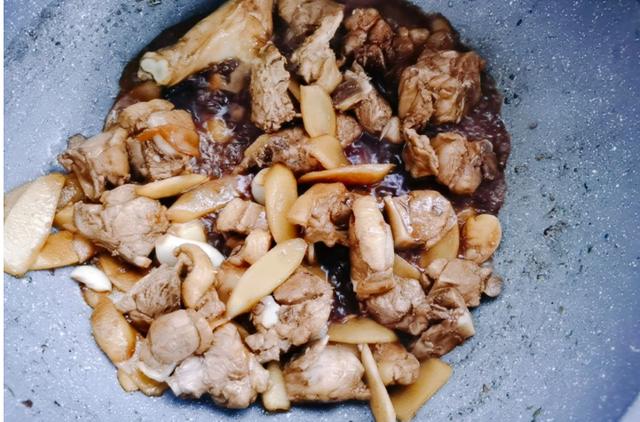 冬天，吃牛羊肉不如吃它，15块钱1斤，好吃不上火