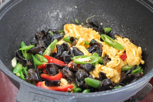 每次一遇到这菜就要两碗米饭打底，简单十分钟上桌，营养好吃