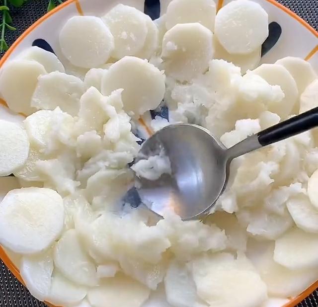 冬季山药这样吃，好吃又营养，香甜绵软又热乎，孩子迷上它