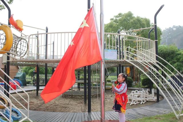 超级宝妈▲宁波幼儿园萌娃们开学啦！独自入园、测温、一米距…开心有序！