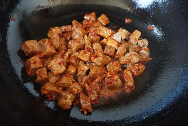 冬天不要只吃猪肉啦，学会这样烹饪牛肉，爽口美味又营养丰富