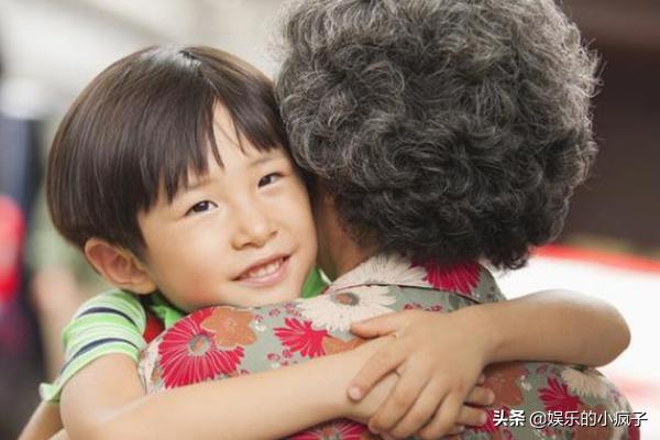 超幸福一家|一位姥姥的忠告：别轻易给女儿带娃，心疼女儿的老人，为何后悔了
