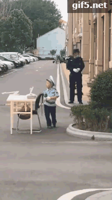 搞笑gif:放开那个男孩子,让我来