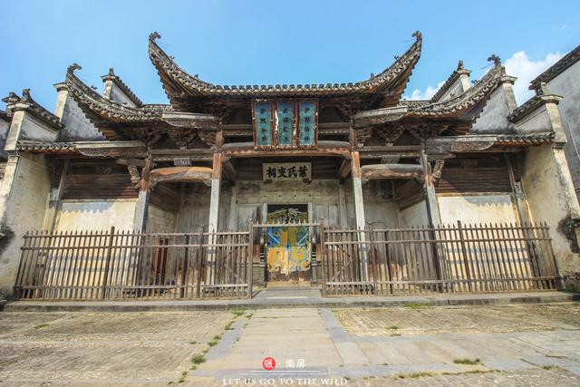 「行路万里」皖南最有特色的古村,一个原仅有十三间房,一个有规模宏大祠堂群