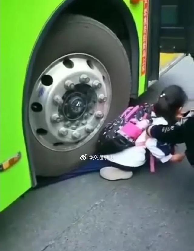 超级宝妈|心揪着疼！请看好我们的孩子！