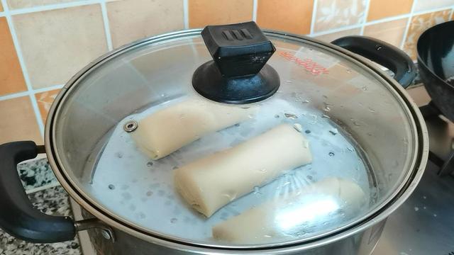 咸香松软，早餐配牛奶鸡蛋；晚餐配小菜和粥，简单好吃还不缺营养