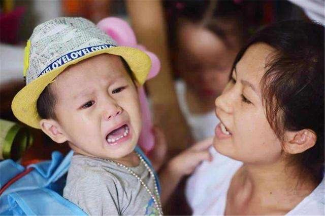 得不到糖的小孩|资深幼师直言：第一次上幼儿园不哭的娃，大多来自这“3种家庭”