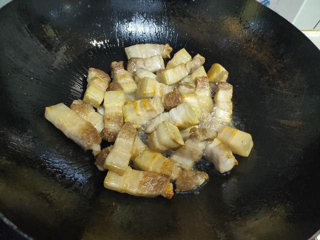 红烧肉，记住“2不放2窍门”，肉香十足、软糯入味，不柴不油腻