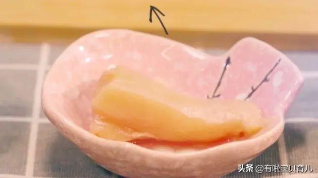 『你的育儿经』「鸡丝菠菜面」鲜嫩可口，富含维生素和纤维素，宝宝根本停不下来