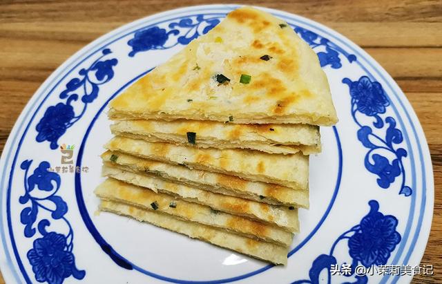 家常葱花饼的正确做法，不发面不烫面，掌握4诀窍，外酥里软真香