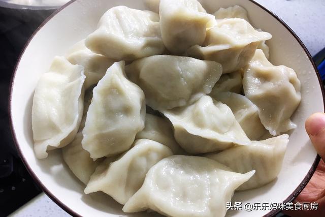 元旦后年关将至，教你调万能猪肉馅，多加“4味料”，加啥菜都香