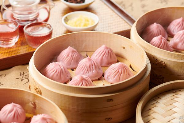 馒头|“樱花粉”小笼馒头来了，豫园老字号：在皮中加了蜜桃乌龙茶