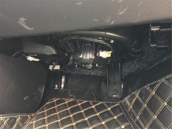 小蜜疯汽车:副驾驶挡板不全 需要担心安全性吗?