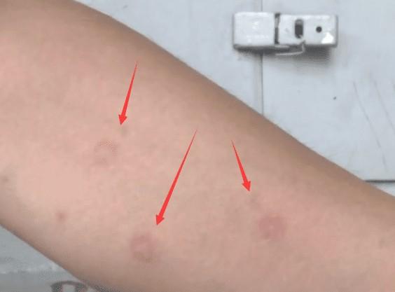 超级宝妈|北京一小区内熊孩子玩危险水弹枪，射中他人后妈妈嚣张护短！