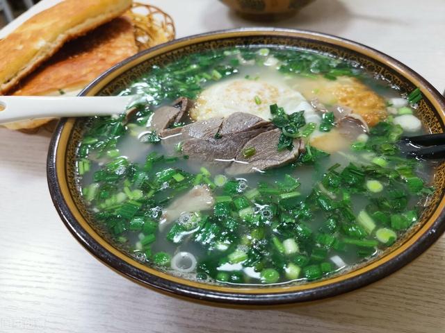 冬天，炸一份丸子，煮一锅汤，比炒菜简单，鲜香美味，暖和过冬