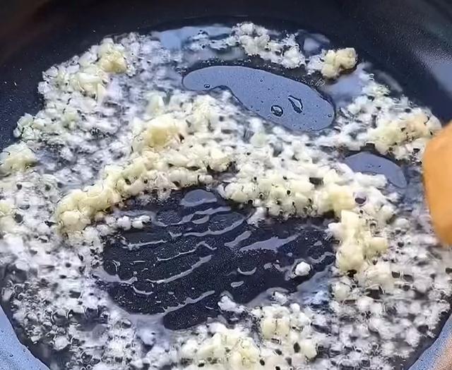 天冷吃它，比肉还好吃，酱香浓郁，一口一个，好吃得停不下来