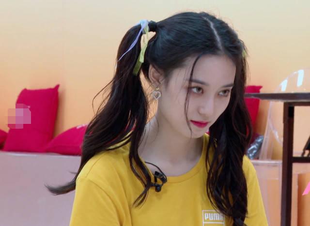 我是一只喵|徐艺洋与学长玩游戏，完全忽视镜头，看到她坐姿：这哪像女孩？