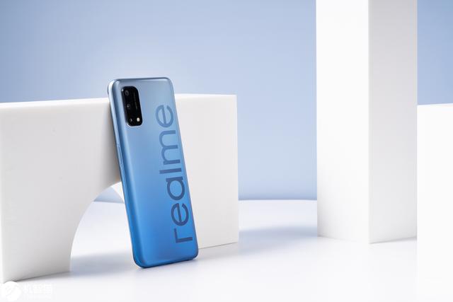 realme Q2抢先体验：配置上的又一次“排列组合”