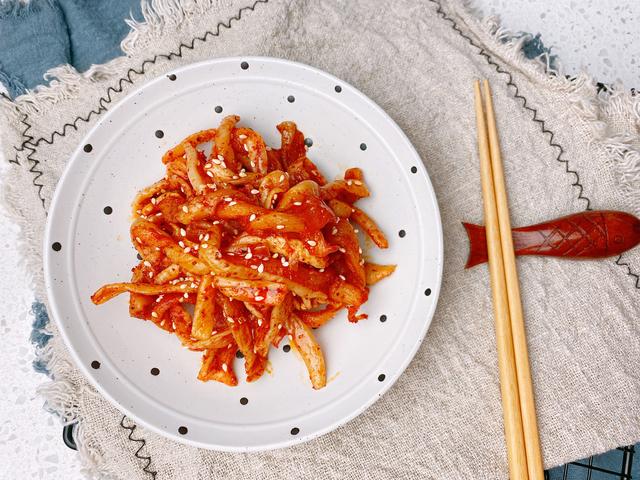 用传统的方法制作萝卜干，简单3步，脆爽好吃又下饭，保存时间久