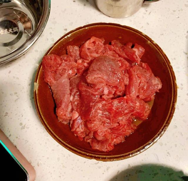 午餐肉|新街口爆火的电台巷火锅，在这竟然不用排队