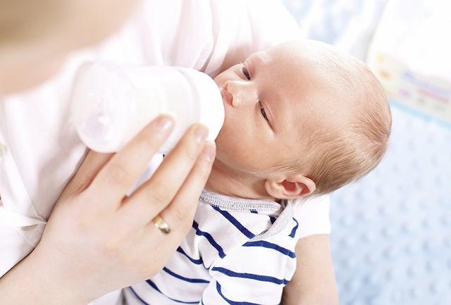 『你的育儿经』冷冻母乳会改变母乳的营养吗？宝妈要注意，不然宝宝就是在喝毒药