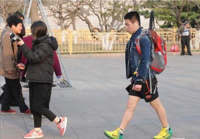 『你的育儿经』春季乍暖还寒,怎样正确给宝宝增减衣物?“三暖一凉”很重要