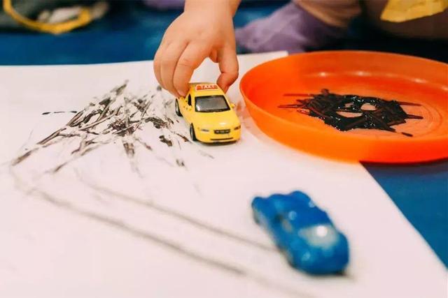 超级宝妈|“糟糕的两岁”有多糟糕？孩子哭闹父母头疼，4招轻松解决难题