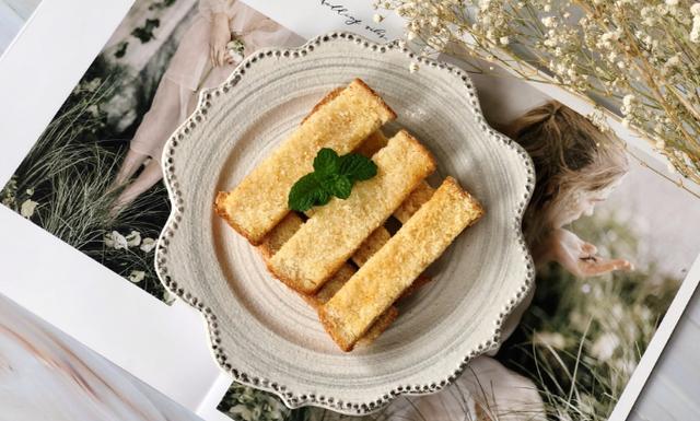 吐司片吃不完，就换一种新吃法，变身美味的下午茶点