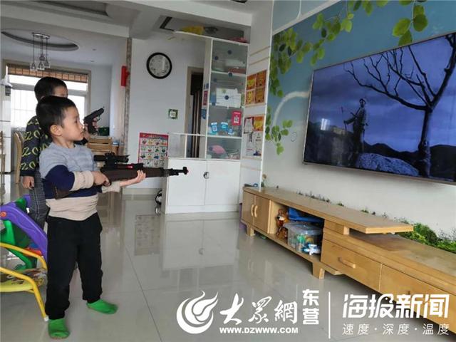 超级宝妈■利津县第三实验幼儿园开展“师幼同观红影，缅怀感恩传承”清明节活动