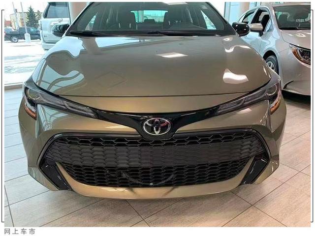 丰田卡罗拉进店实拍！配RAV4同款内饰，双色车身设计更时尚