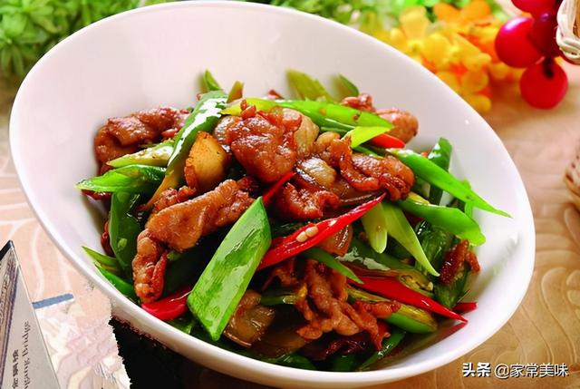 农家小炒肉，是先炒辣椒还是先炒肉？大厨：多加1步，效果大不同