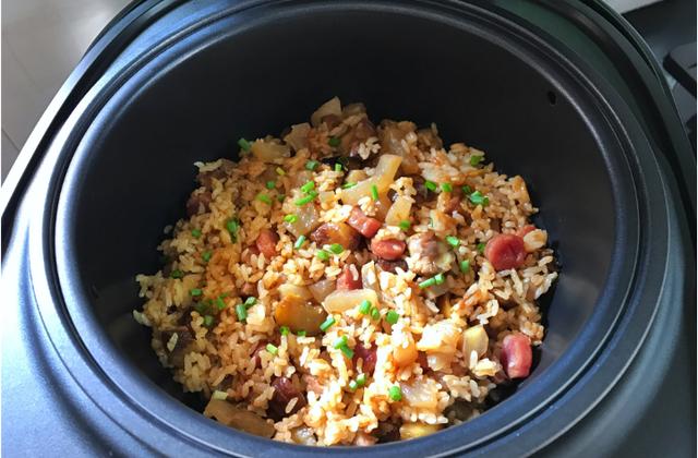 学会这懒人焖饭，喜欢的配菜自己放，菜饭一锅出