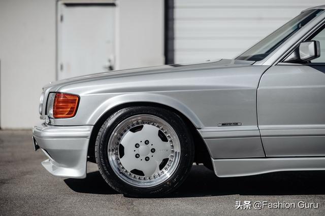 稀有1989年款奔驰560 SEC AMG 6.0宽体将拍卖