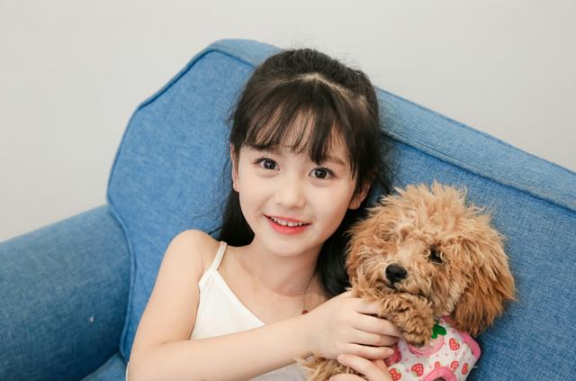 10岁女孩用“神仙水”抗衰老，晒出前后对比照，网友：比我有钱